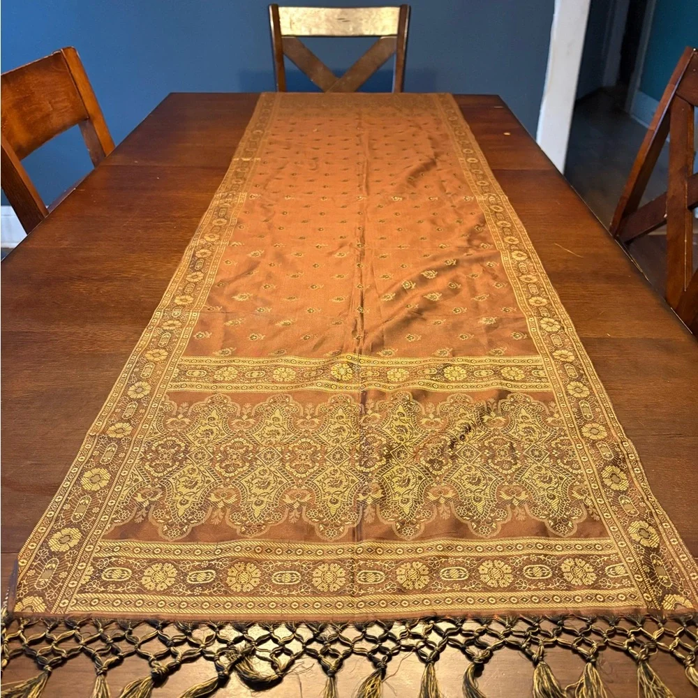 Elegant Brown Table Runner - Picture 1 of 3
